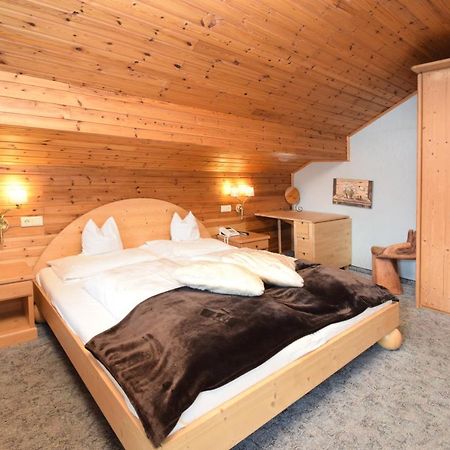 Hotel Chalet Olympia Монгуэльфо Экстерьер фото