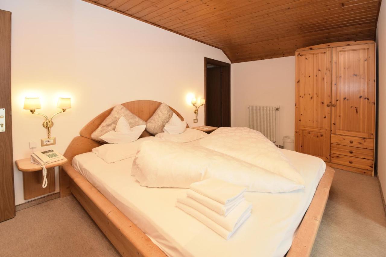 Hotel Chalet Olympia Монгуэльфо Экстерьер фото